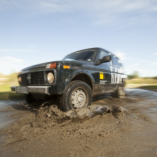 Offroad-Training mit gestellten Fahrzeugen