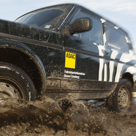 Offroad-Training mit gestellten Fahrzeugen